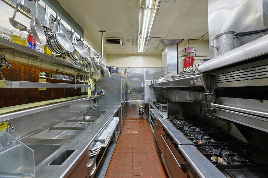 More Photos Of 4557 Sherman Oaks Ave, Sherman Oaks Restaurant For Lease
