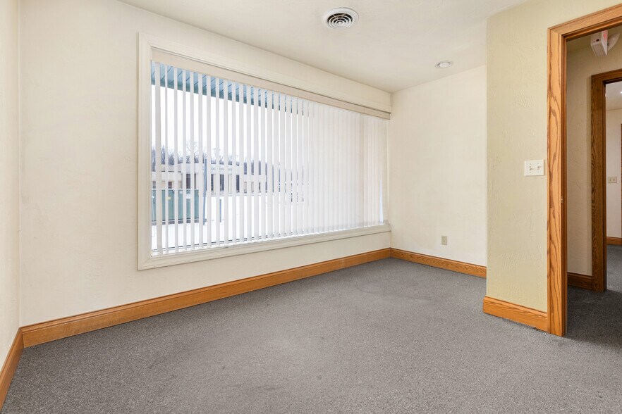 More Photos Of 111 W North Water St, New London Office For Lease