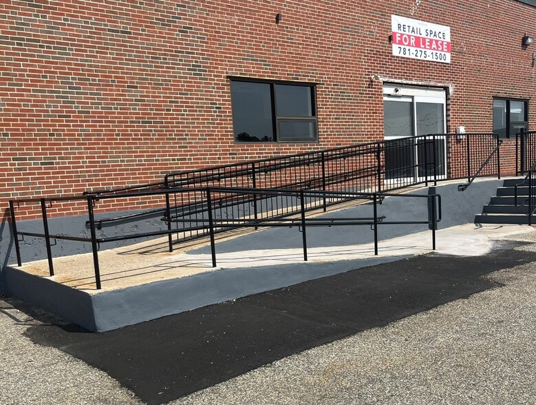 More Photos Of 207 Cambridge St, Burlington Warehouse For Lease