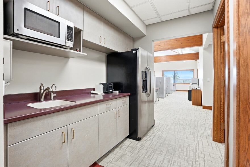More Photos Of 801 N 39th Ave, Yakima Office For Sale