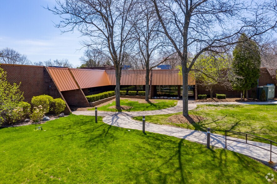 More Photos Of 333 Bishops Way, Brookfield Office For Lease