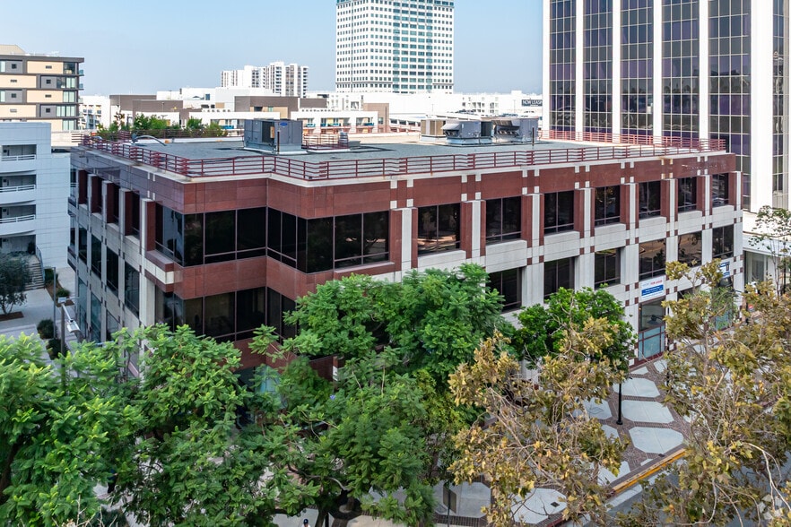 More Photos Of 525 N Brand Blvd, Glendale Office For Lease