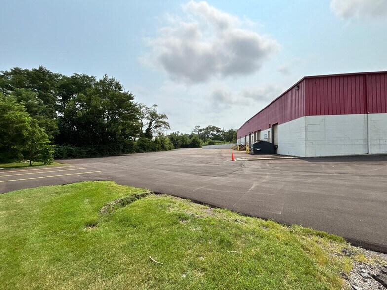 More Photos Of 850 S Marietta St, South Bend Light Manufacturing For Lease