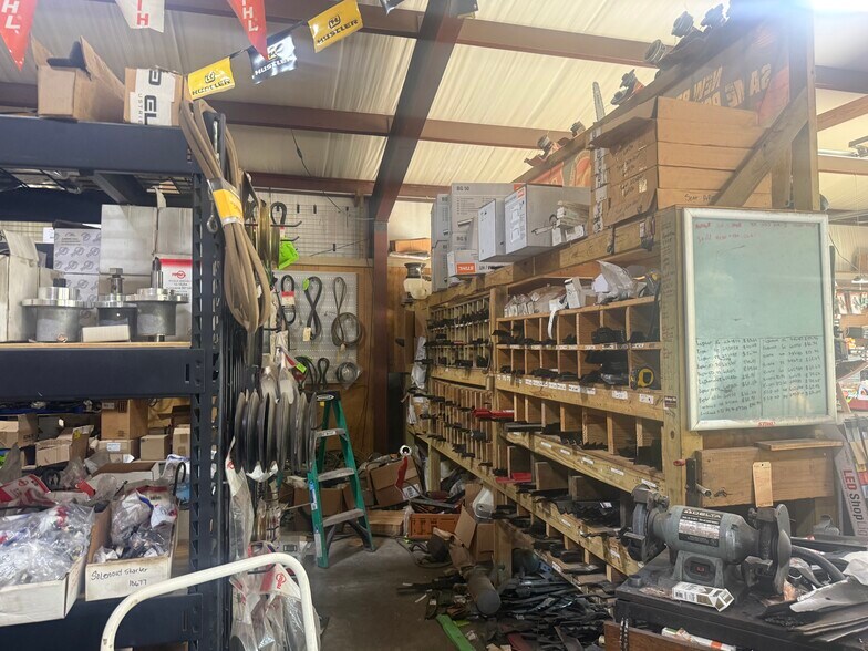 More Photos Of 1521 N State Highway 121, Bonham Freestanding For Sale