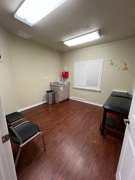 More Photos Of 16606 N Dale Mabry Hwy, Tampa Medical For Sale