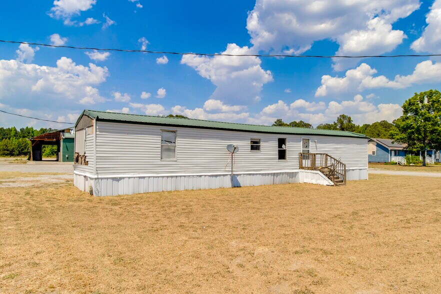 More Photos Of 267 Bell Rd, Mayesville Flex For Sale