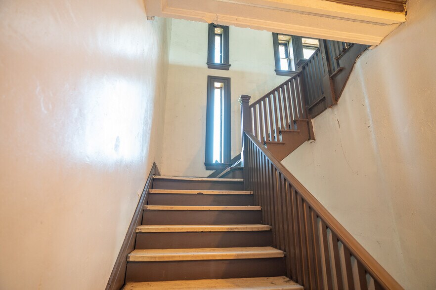 More Photos Of 401 E Broadway St, Muskogee Lodge Meeting Hall For Sale