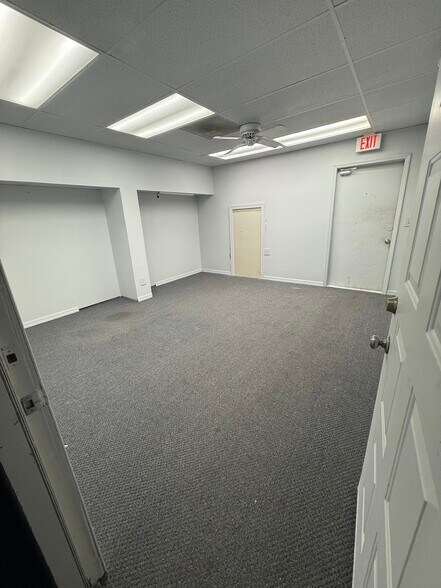 More Photos Of 3935 Enterprise Ave, Naples Auto Salvage Facility For Lease