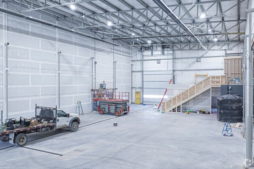 More Photos Of 233193 Range Road 283, Calgary Manufacturing For Lease