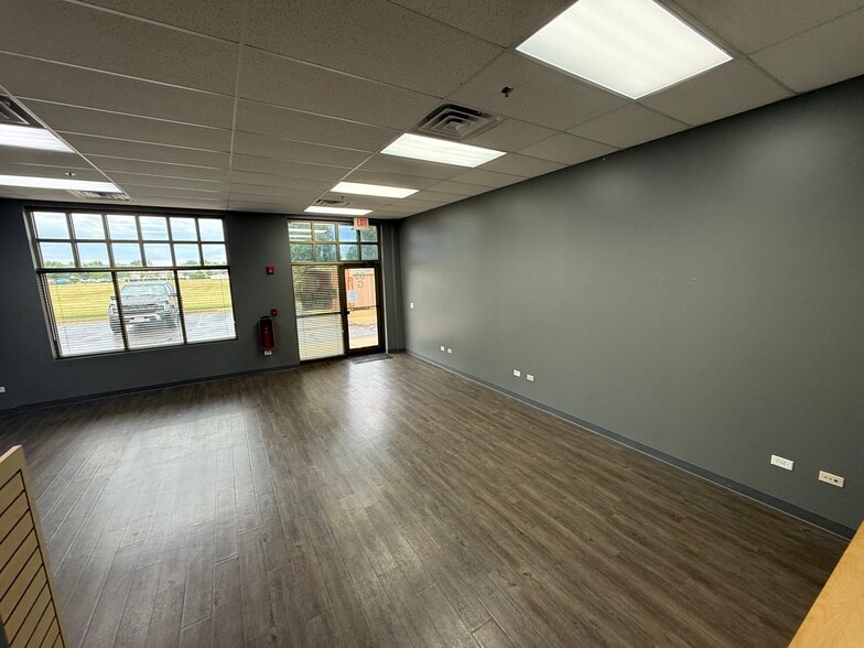 More Photos Of 83 Templeton Dr, Oswego Office For Lease