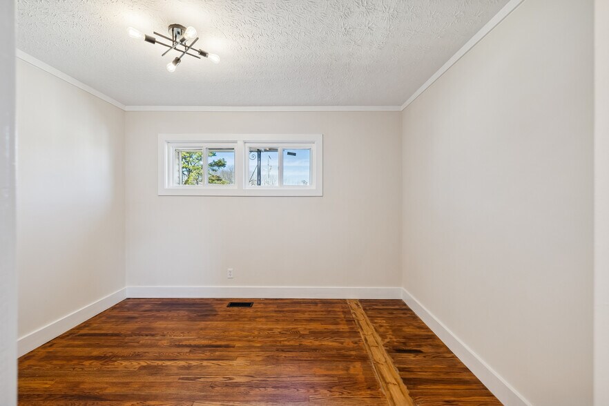More Photos Of 319 Highway 76, White House Office For Lease