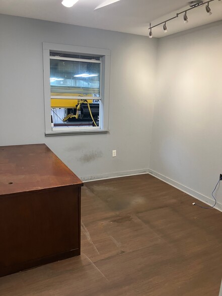 More Photos Of 2509 Eslava Creek Pky, Mobile Warehouse For Lease