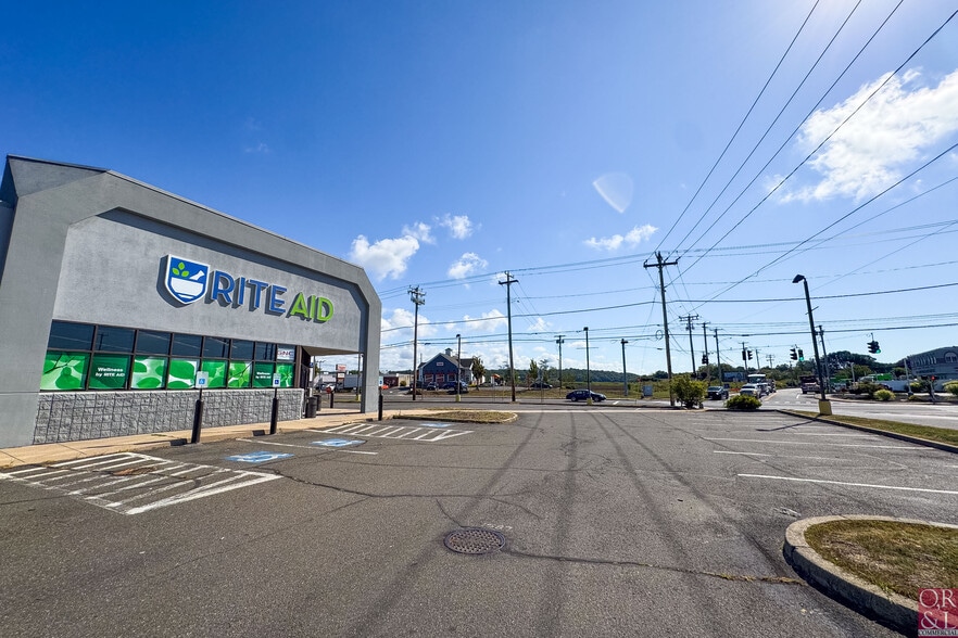 More Photos Of 10 Hemingway Ave, East Haven Drugstore For Lease