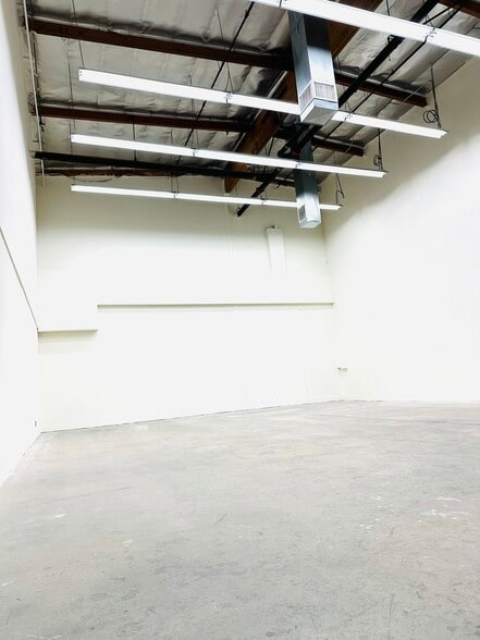 More Photos Of 5335-5355 McConnell Ave, Los Angeles Warehouse For Lease