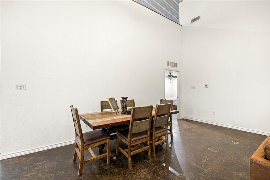 More Photos Of 1817 S Morgan St, Granbury Auto Dealership For Sale