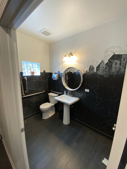 More Photos Of 72-76 N Broadway St, Des Plaines Light Distribution For Sale