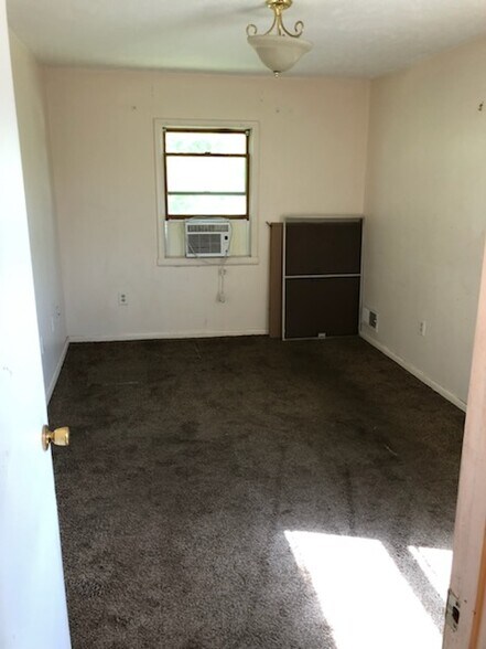 More Photos Of 108 Ball St, East Syracuse Flex For Sale