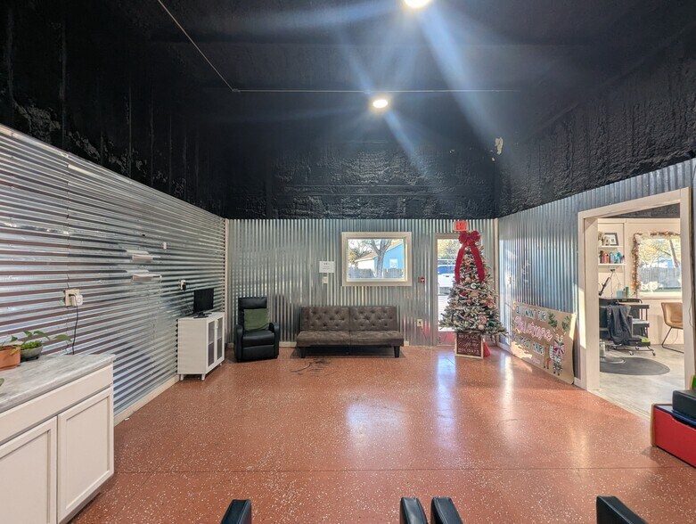 More Photos Of 660 Highway 105 E, Sour Lake General Retail For Lease