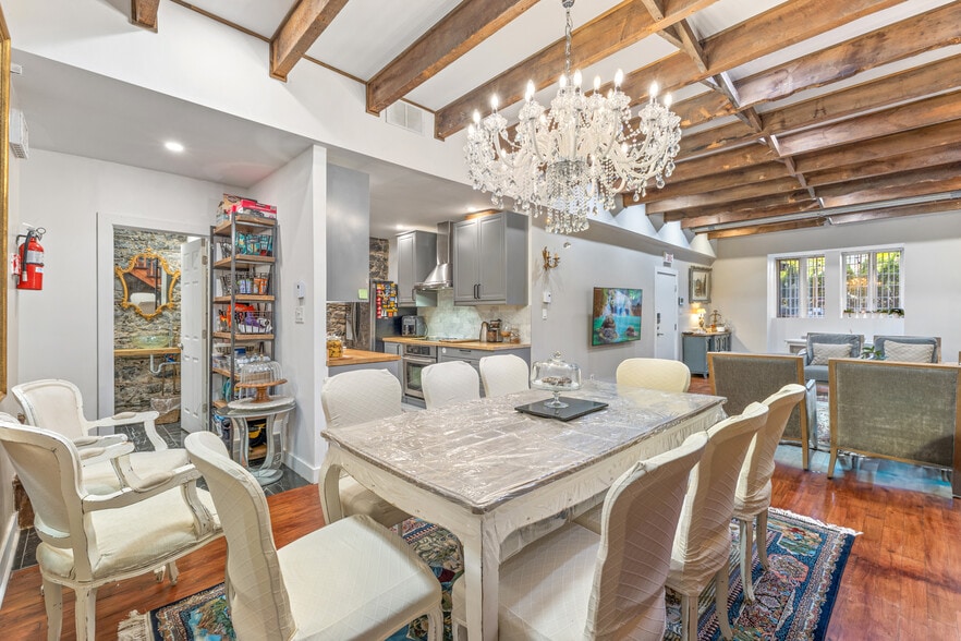 More Photos Of 1023 Rue Berri, Montréal Apartments For Sale