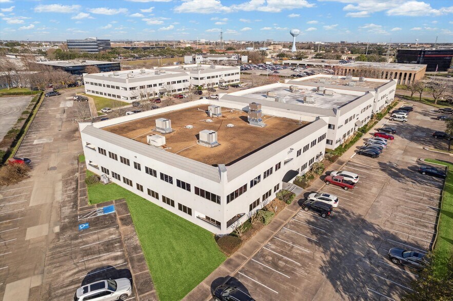 More Photos Of 17041 El Camino Real, Houston Office Residential For Lease