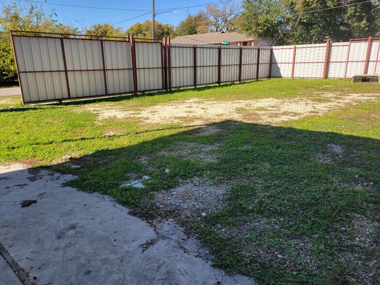 More Photos Of 8012 Munn St, Houston Land For Lease