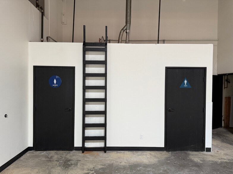 More Photos Of 4450 Dupont Ct, Ventura Manufacturing For Lease