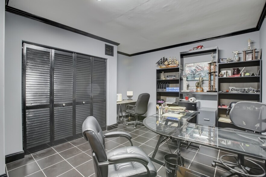 More Photos Of 530 S Dixie Hwy W, Pompano Beach Auto Repair For Sale