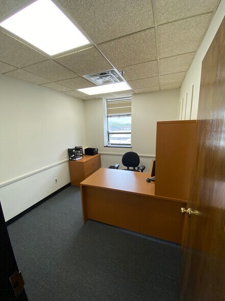 More Photos Of 22 Jericho Tpke, Mineola Medical For Lease