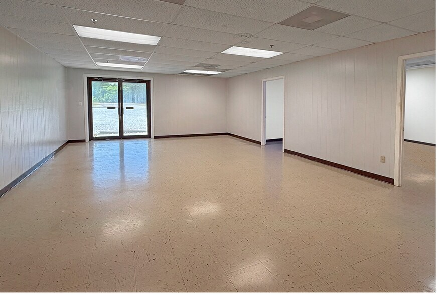 More Photos Of 370 Henry Southern Dr, Pontotoc Distribution For Lease