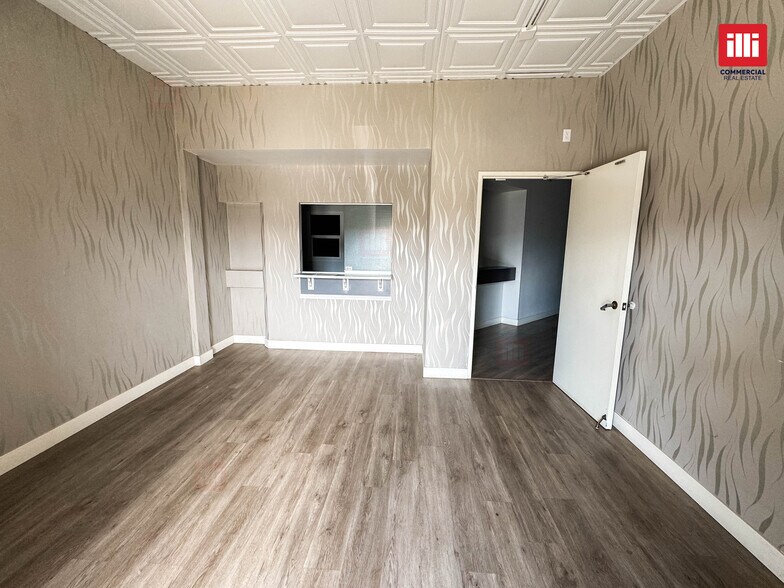 More Photos Of 15333-15339 Sherman Way, Van Nuys Storefront For Lease