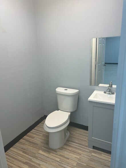 More Photos Of 14606 Sheraton St, Houston Warehouse For Lease