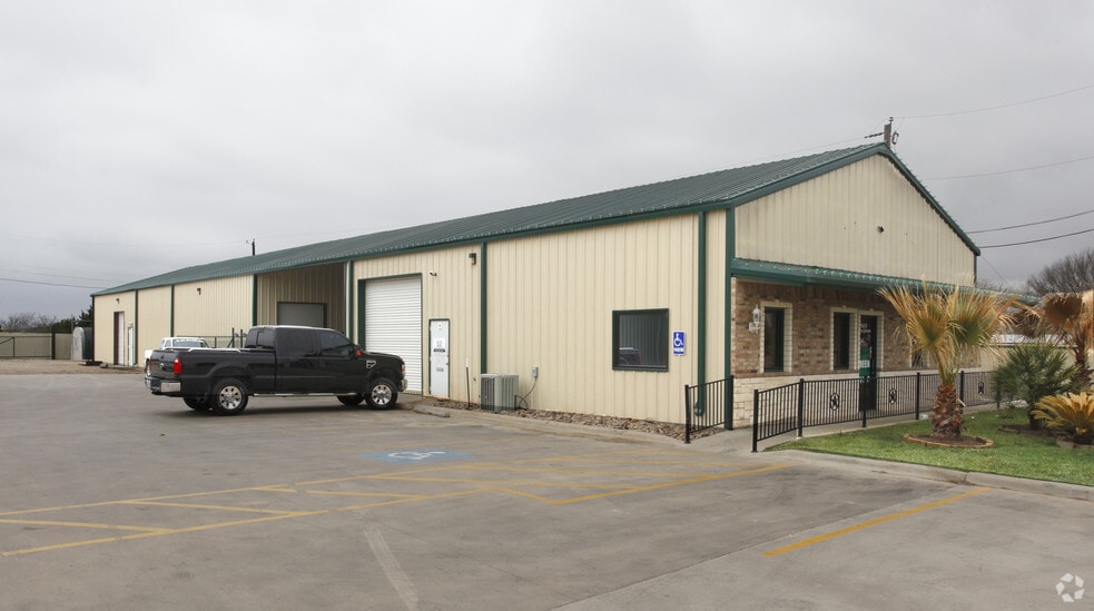 Primary Photo Of 1600 W Stan Schlueter Loop, Killeen Flex For Lease