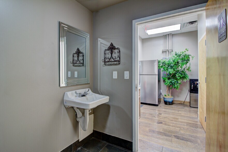 More Photos Of 923 N Loop 1604 E, San Antonio Unknown For Lease