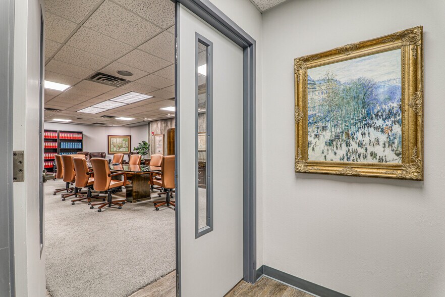 More Photos Of Sundland Park & Mesa Hills Dr., El Paso Office For Lease