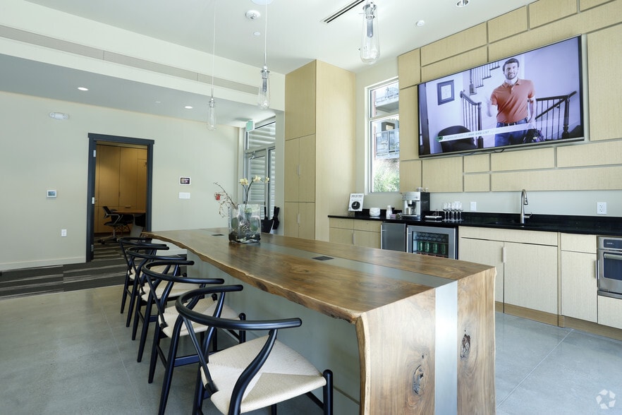 More Photos Of 2900 1st Ave, Seattle Apartments For Lease