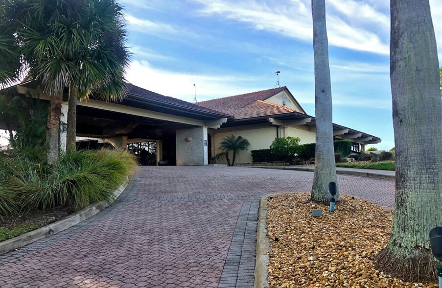 More Photos Of 951 SW Country Club Dr, Port Saint Lucie Restaurant For Sale
