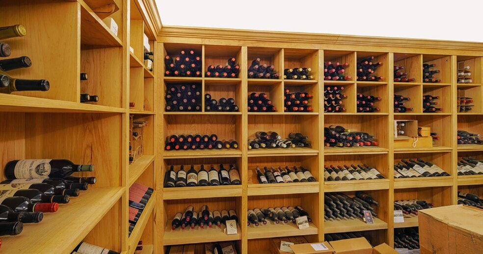 More Photos Of 660 N Rush St, Chicago Office Residential For Sale