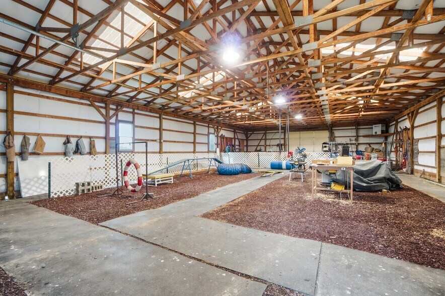 More Photos Of 1532 Eads Rd, Verona Flex For Sale