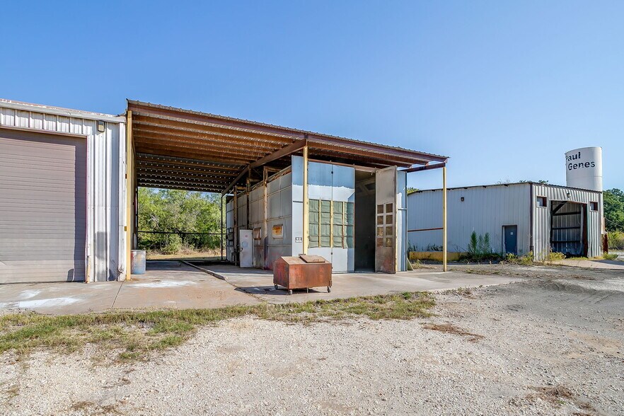 More Photos Of 3545 N Main St, Cleburne Industrial For Lease