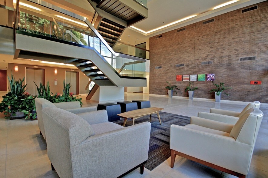 More Photos Of 3033 N 44th St, Phoenix Office For Lease