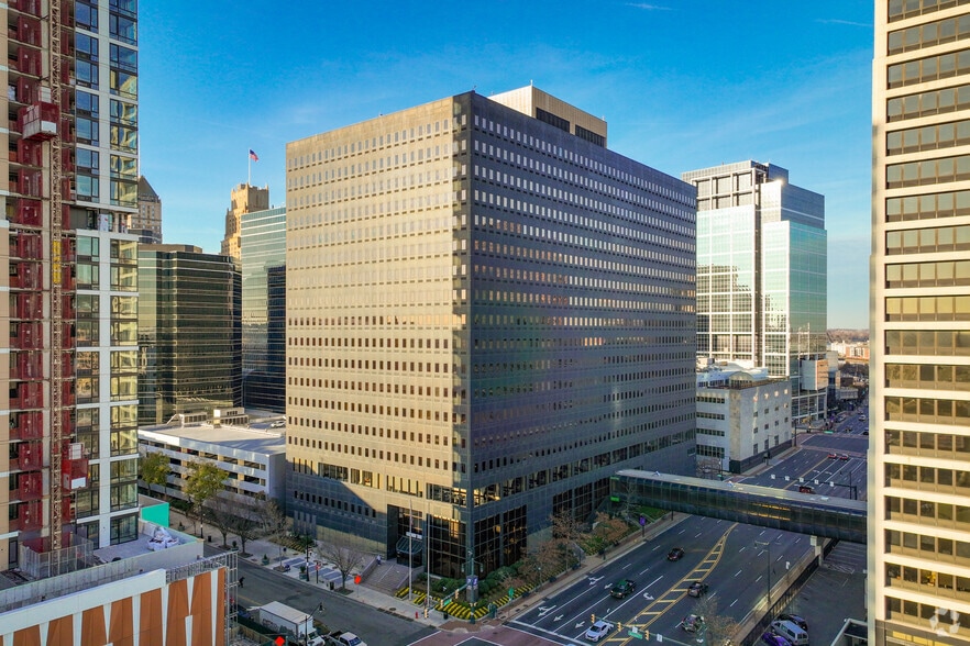 More Photos Of 2 Gateway Ctr, Newark Office For Lease