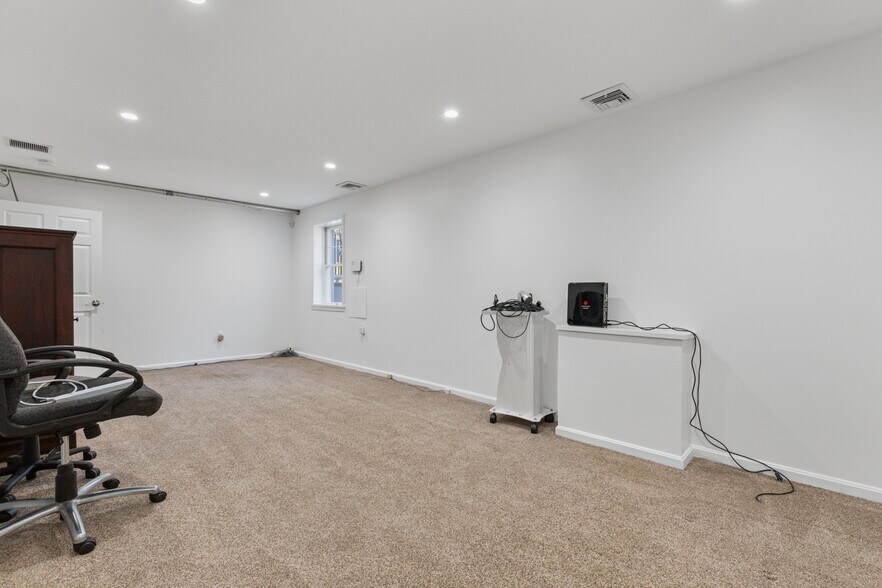 More Photos Of 593 Ramapo Valley Rd, Oakland Medical For Lease