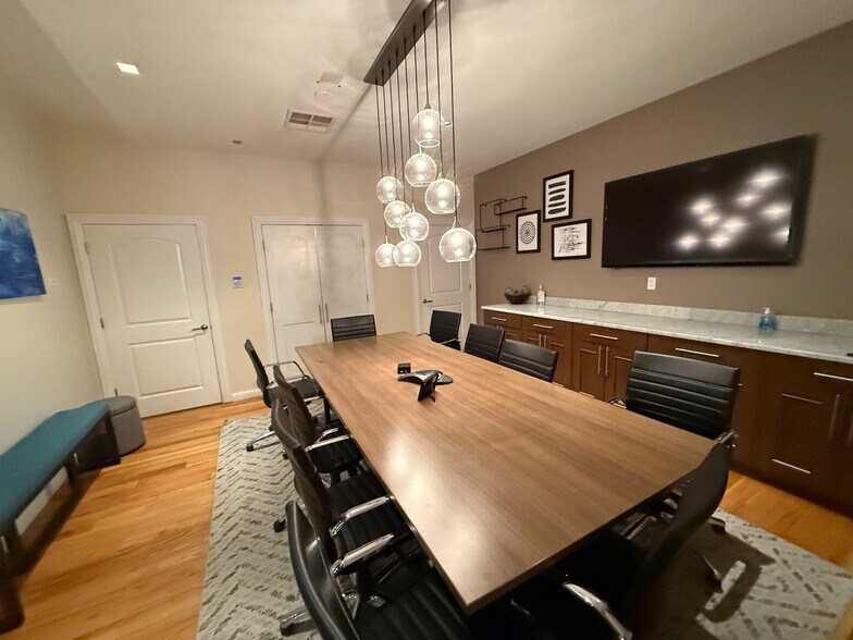 More Photos Of 106 N Aberdeen St, Chicago Office Residential For Sale