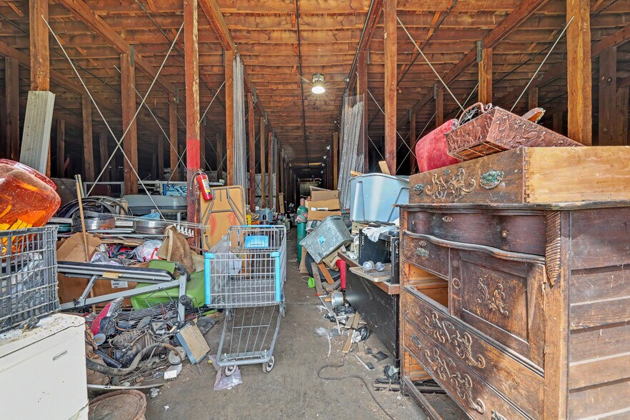 More Photos Of 237 Loretta St, Greeneville Industrial For Sale