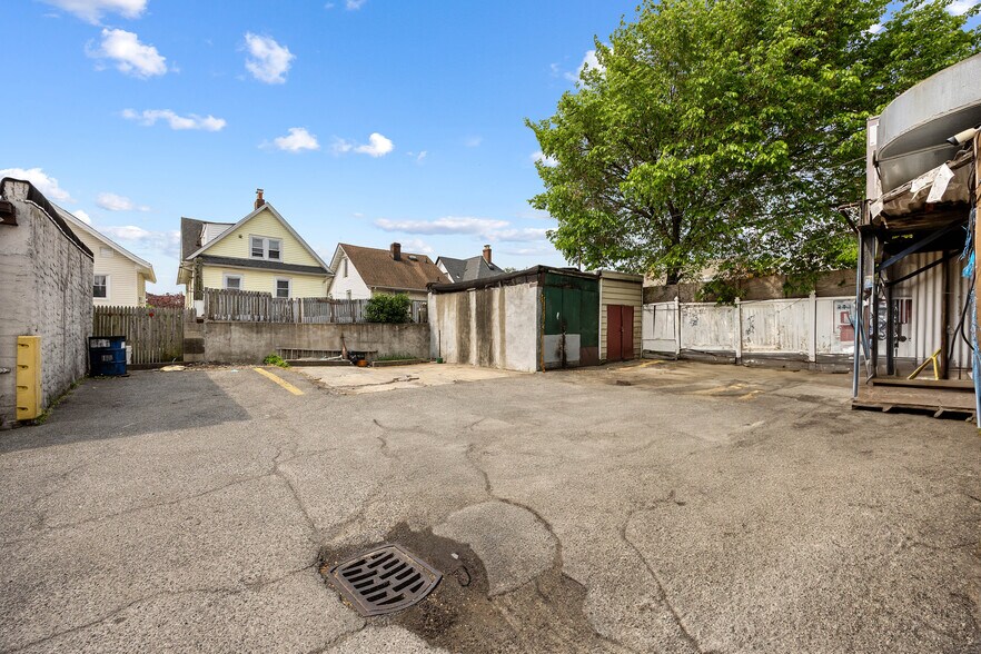 More Photos Of 15226-15228 Northern Blvd, Flushing General Retail For Sale