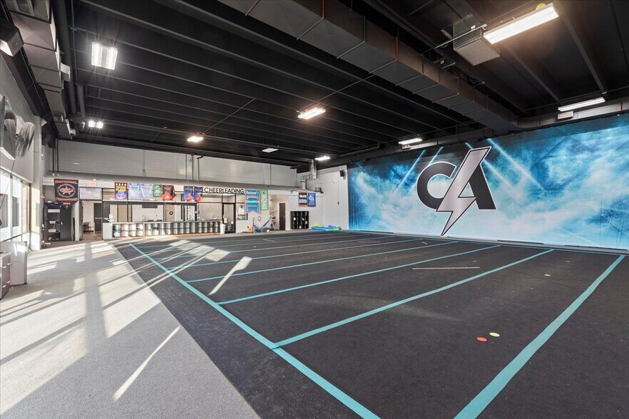 More Photos Of 7 S 4th St, Council Bluffs Health Club For Lease