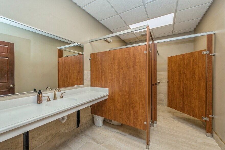 More Photos Of 1745 S Eastwood Dr, Woodstock Bank For Sale