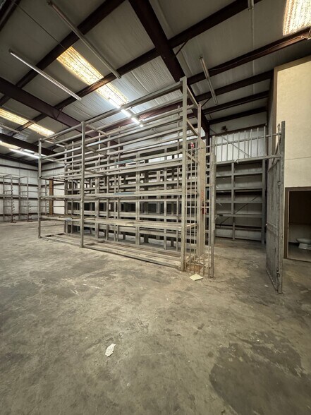 More Photos Of 8717 Windswept Ln, Houston Warehouse For Lease