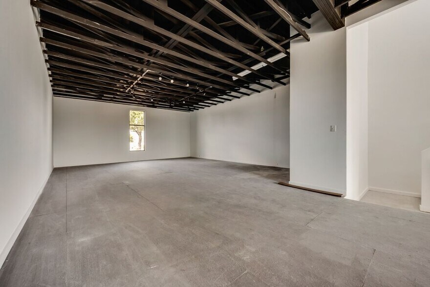 More Photos Of 4763 Algiers St, Dallas Loft Creative Space For Sale