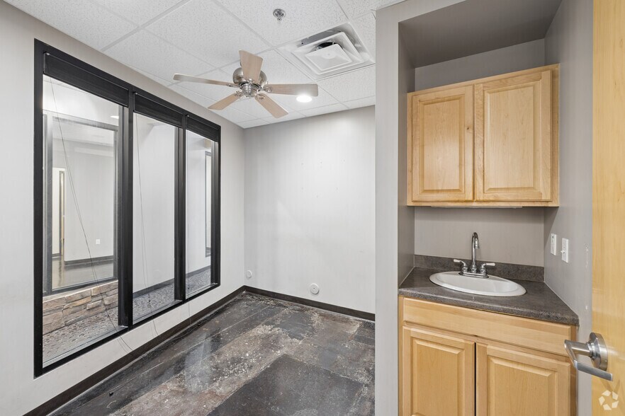 More Photos Of 1342 W Warner Rd, Tempe Unknown For Lease